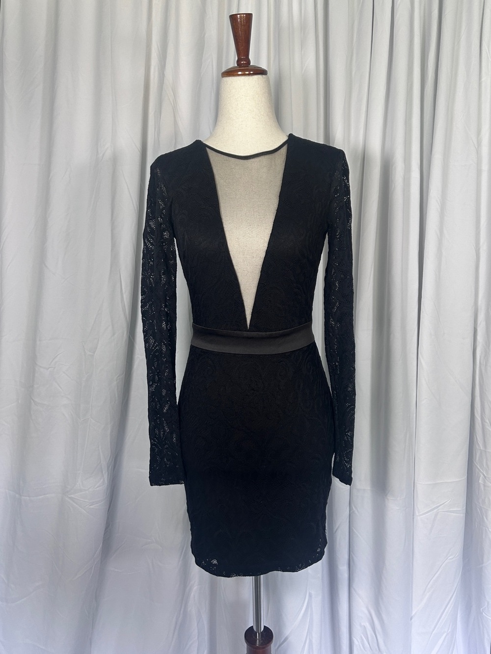 Y2K bebe Black Lace Long-Sleeve Deep V Cocktail Dress